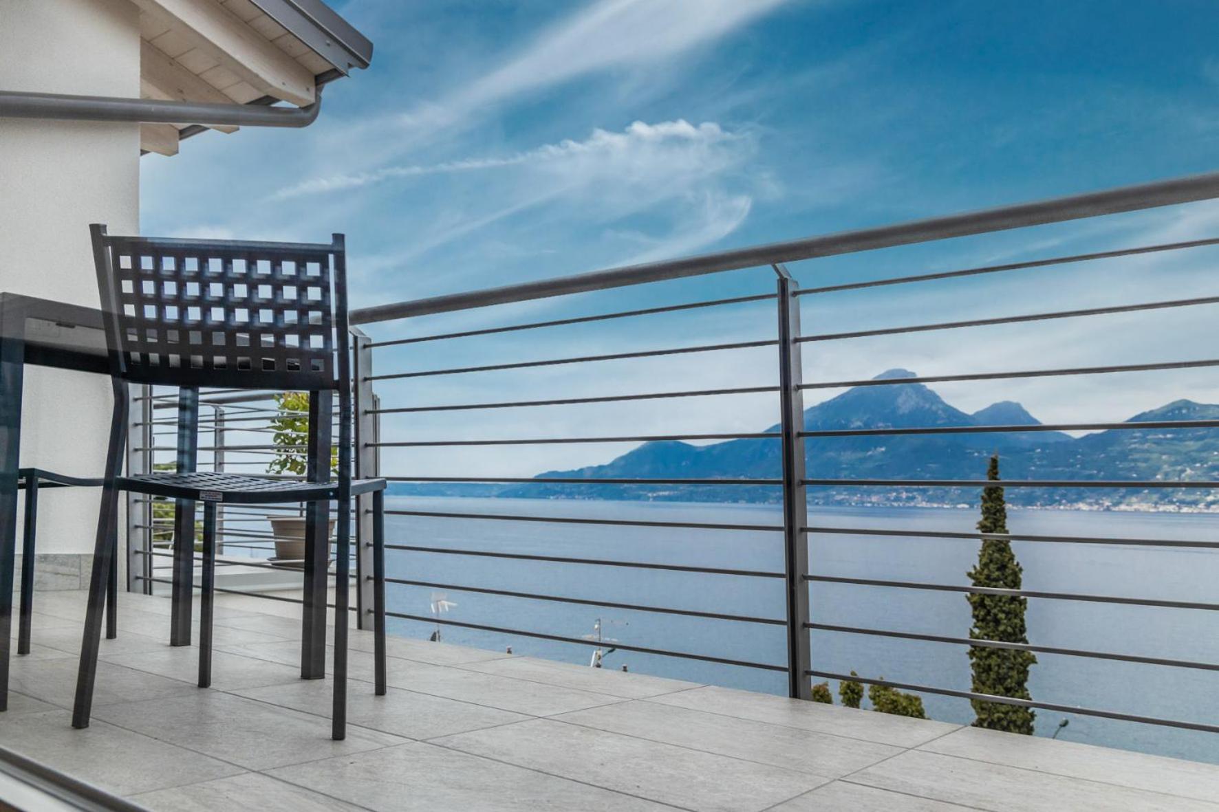 Residence Solei Classic & Plus Бренцоне-суль-Гарда Екстер'єр фото