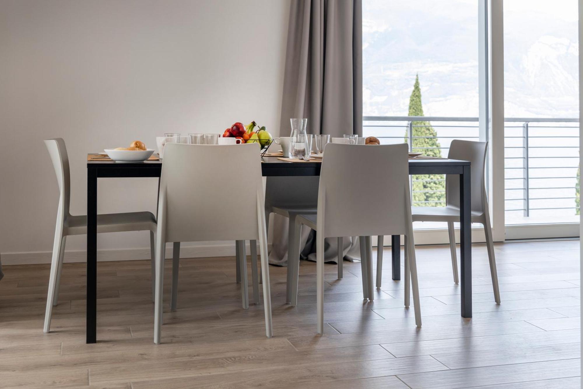 Residence Solei Classic & Plus Бренцоне-суль-Гарда Екстер'єр фото