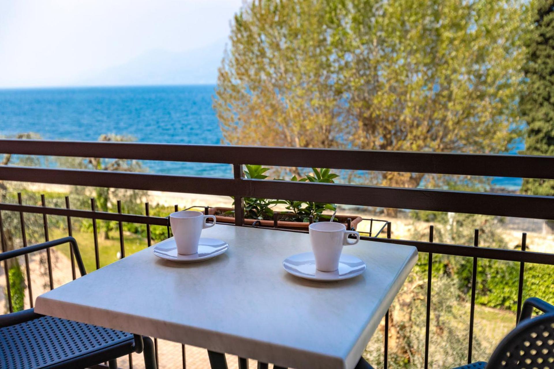Residence Solei Classic & Plus Бренцоне-суль-Гарда Екстер'єр фото