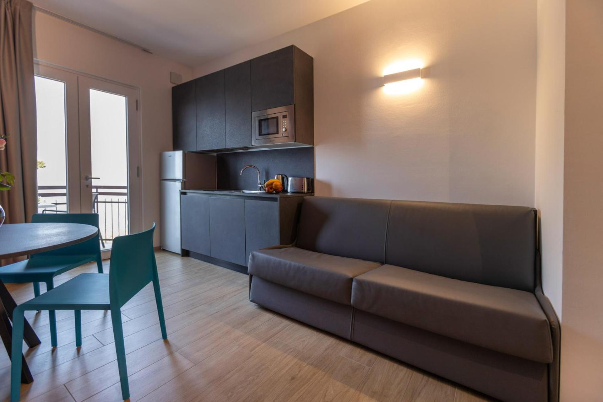 Residence Solei Classic & Plus Бренцоне-суль-Гарда Екстер'єр фото
